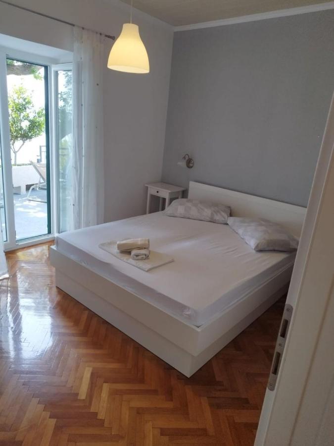 Apartments Mare - 150 M From Beach Brela Eksteriør bilde