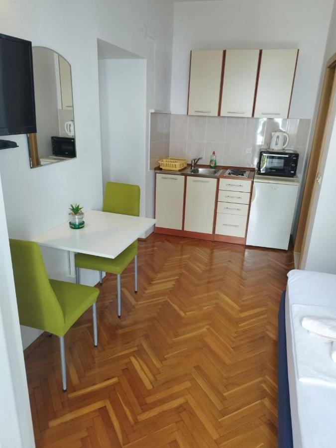 Apartments Mare - 150 M From Beach Brela Eksteriør bilde